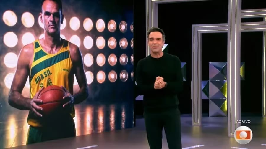 Tadeu Schmidt chora ao abrir BBB 26 e presta homenagem ao irmão, Oscar Schmidt