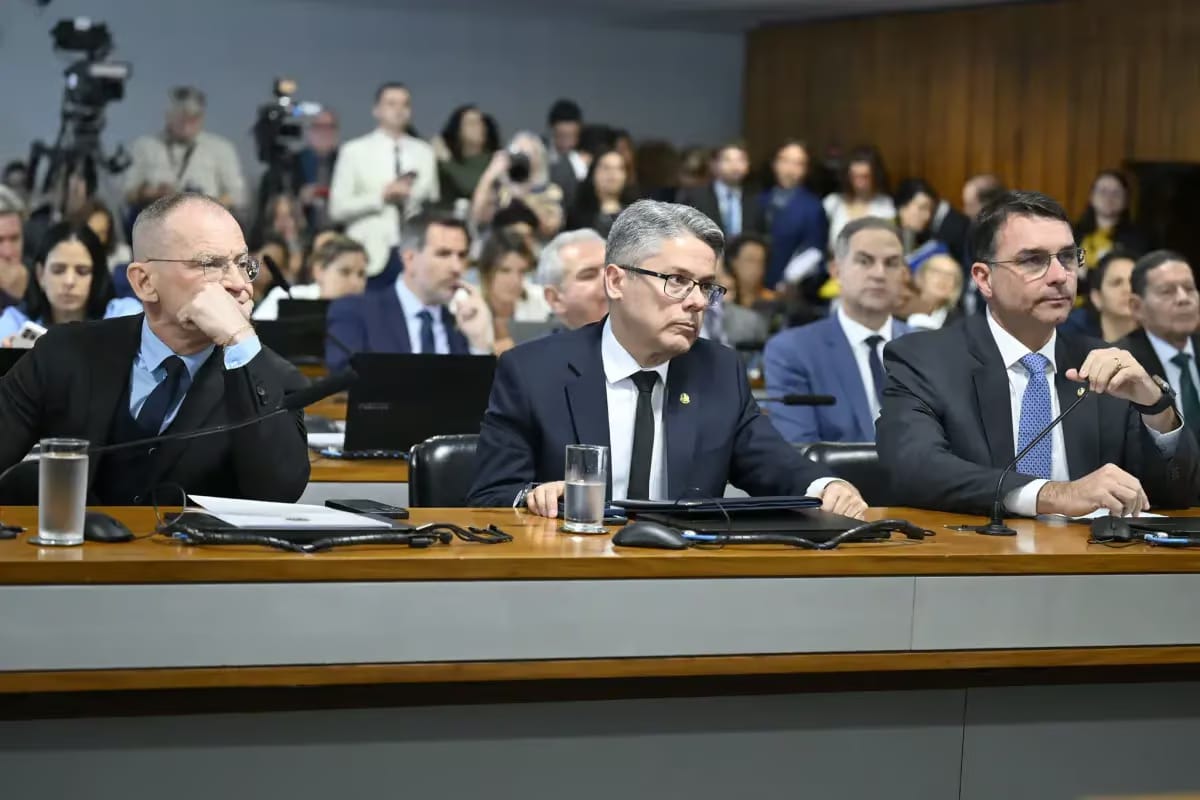 Senadores entram com recurso para invalidar rejeição de relatório da CPI do Crime Organizado Senadores entram com recurso para invalidar rejeição de relatório da CPI do Crime Organizado