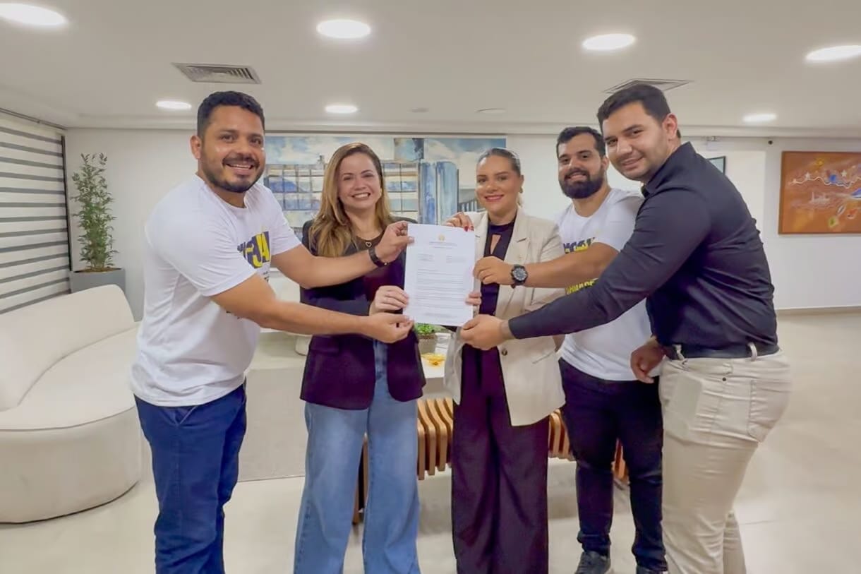 Michelle Melo apresenta projeto que cria piso salarial de R$ 5,5 mil para farmacêuticos