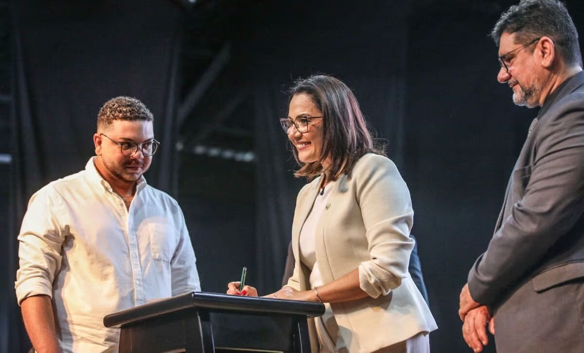 Mailza empossa 142 novos servidores e reforça compromisso com a educação Mailza empossa 142 novos servidores e reforça compromisso com a educação