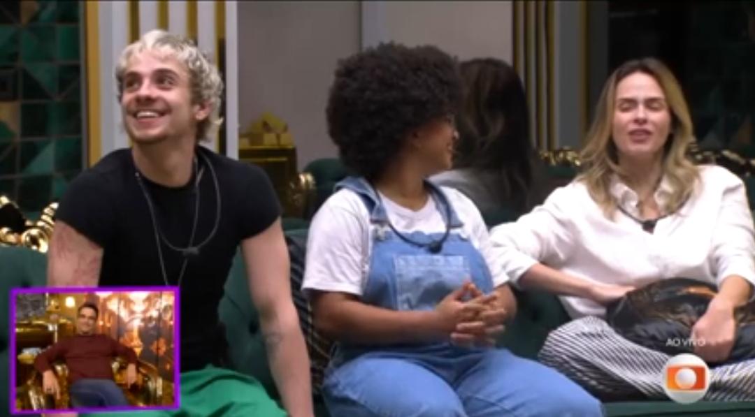 Tadeu Schmidt invade casa do BBB 26 e emociona finalistas com abraços e declarações