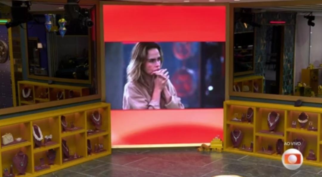 Ana Paula Renault chora ao rever trajetória e agradece amigos: “Sem eles eu não sobreviveria” Ana Paula Renault chora ao rever trajetória e agradece amigos: “Sem eles eu não sobreviveria”