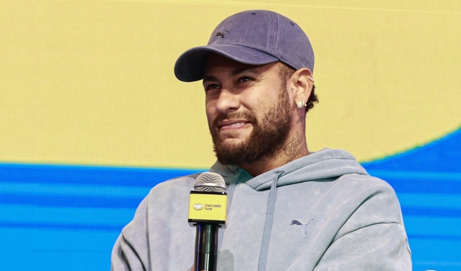 Após comentário machista, Neymar toma atitude polêmica e web aponta homofobia Após comentário machista, Neymar toma atitude polêmica e web aponta homofobia