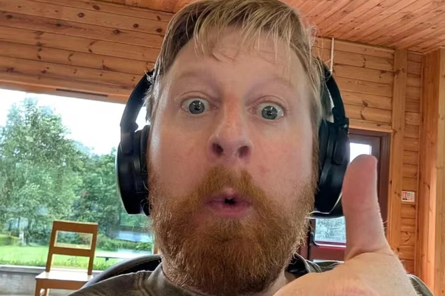 Ator de Game of Thrones morre aos 35 anos após luta contra doença rara
