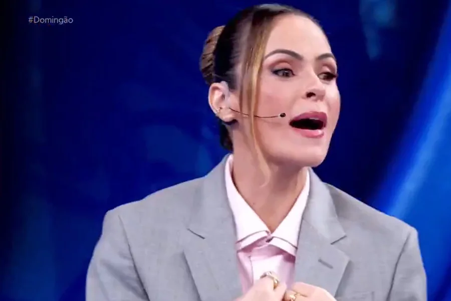 Ana Paula Renault descobre ao vivo que está com boletos atrasados