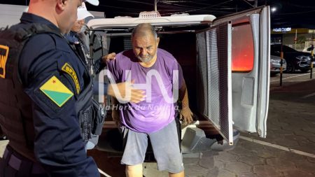 Motorista embriagado invade contramão durante ultrapassagem irregular, colide frontalmente com motociclista de aplicativo e acaba preso em Rio Branco