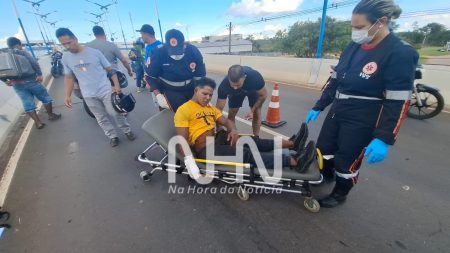 Venezuelano fica ferido após perder controle de motocicleta e bater contra estrutura de elevado em Rio Branco