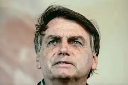 Bolsonaro está com “limitação de movimento no ombro”, diz relatório Bolsonaro está com “limitação de movimento no ombro”, diz relatório