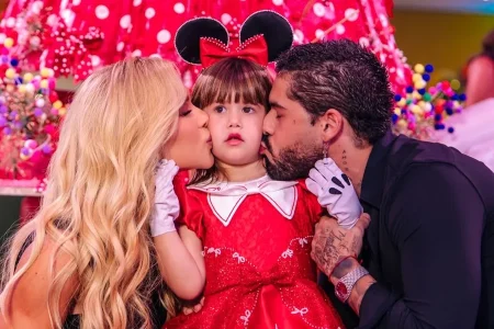 Zé Felipe expõe chamada de vídeo com Virginia após rumores de volta Zé Felipe expõe chamada de vídeo com Virginia após rumores de volta