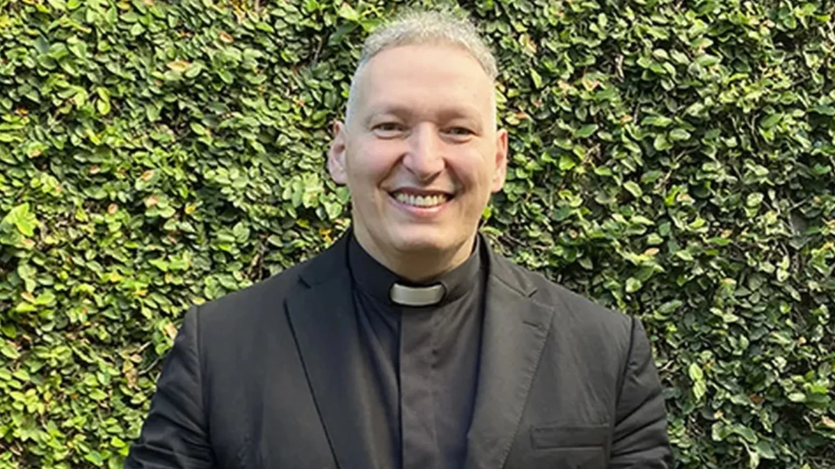 'Não é frescura': Padre Marcelo Rossi impressiona com antes e depois e faz alerta sobre depressão
