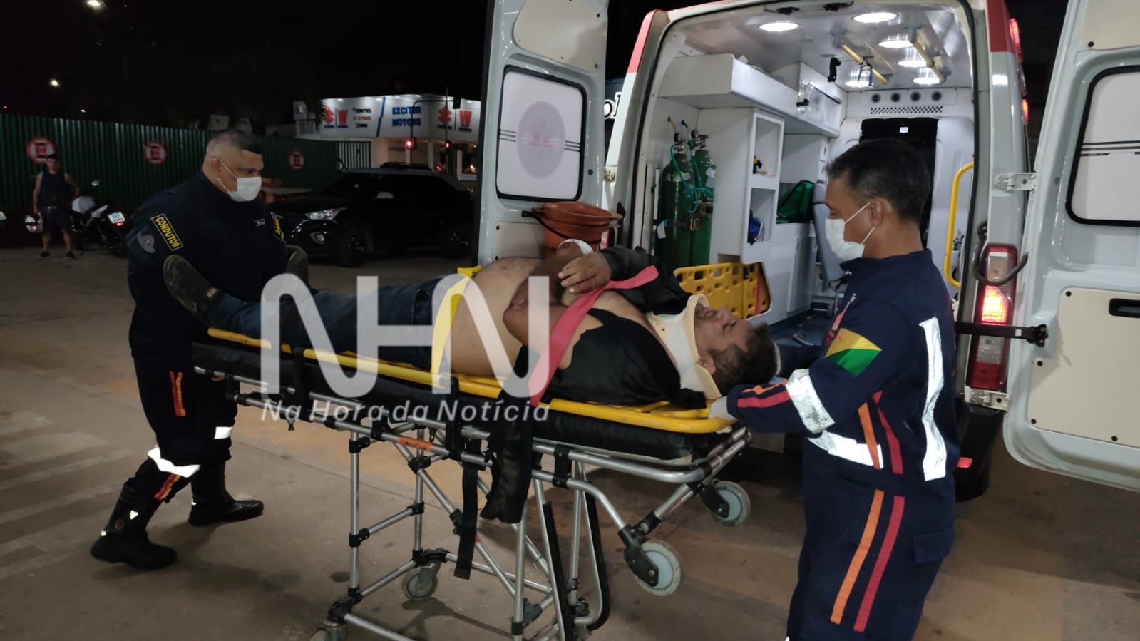 Motociclista atinge parada de ônibus após colisão com carro na Antônio da Rocha Viana Motociclista atinge parada de ônibus após colisão com carro na Antônio da Rocha Viana