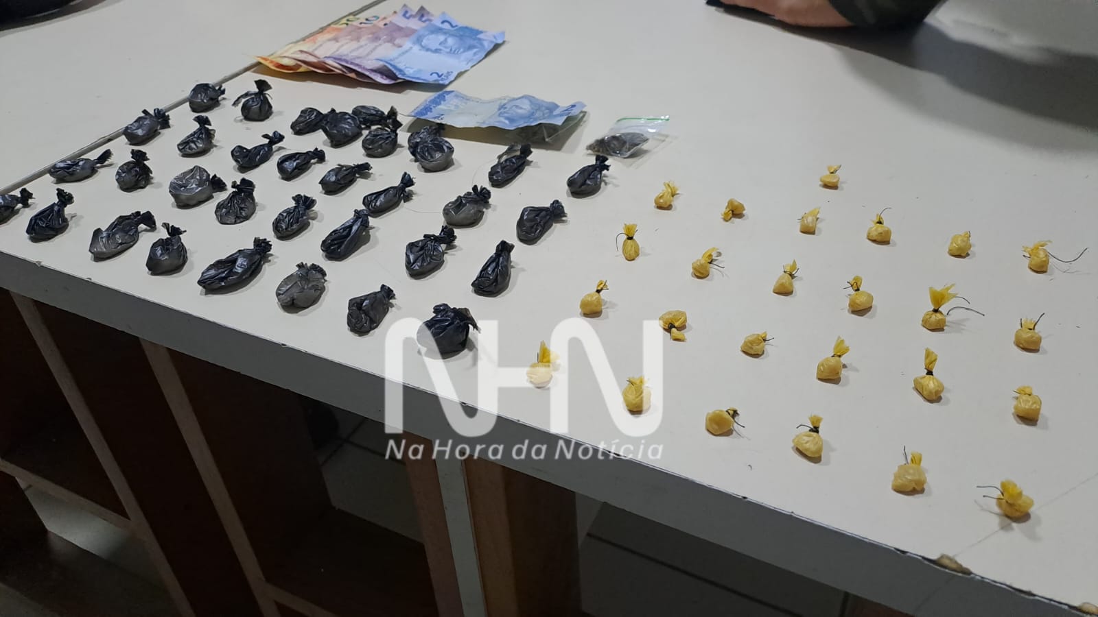 Mulher é presa pela ROTAM após admitir venda de drogas em área conhecida pelo tráfico na Baixada da Sobral Mulher é presa pela ROTAM após admitir venda de drogas em área conhecida pelo tráfico na Baixada da Sobral