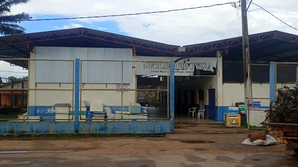 Corpo de homem é encontrado no Mercado do Peixe, em Sena Madureira; causa da morte é investigada Corpo de homem é encontrado no Mercado do Peixe, em Sena Madureira; causa da morte é investigada