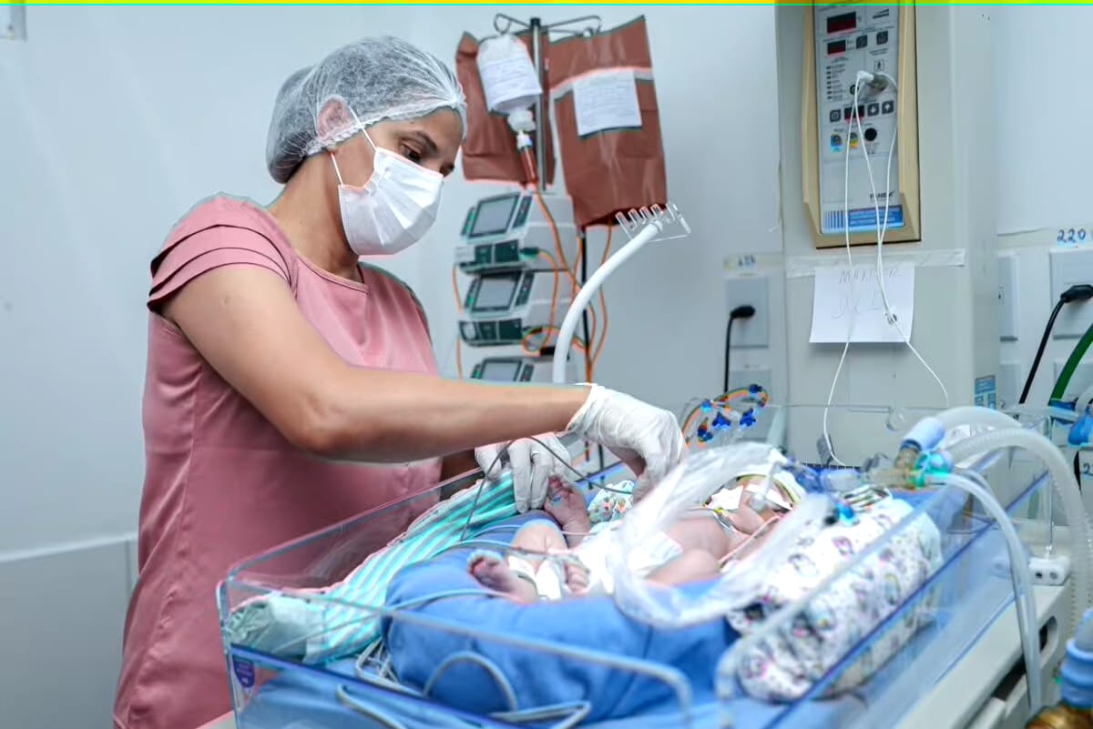 Recém-nascida com cardiopatia grave é transferida do Acre para cirurgia de alta complexidade em São Paulo