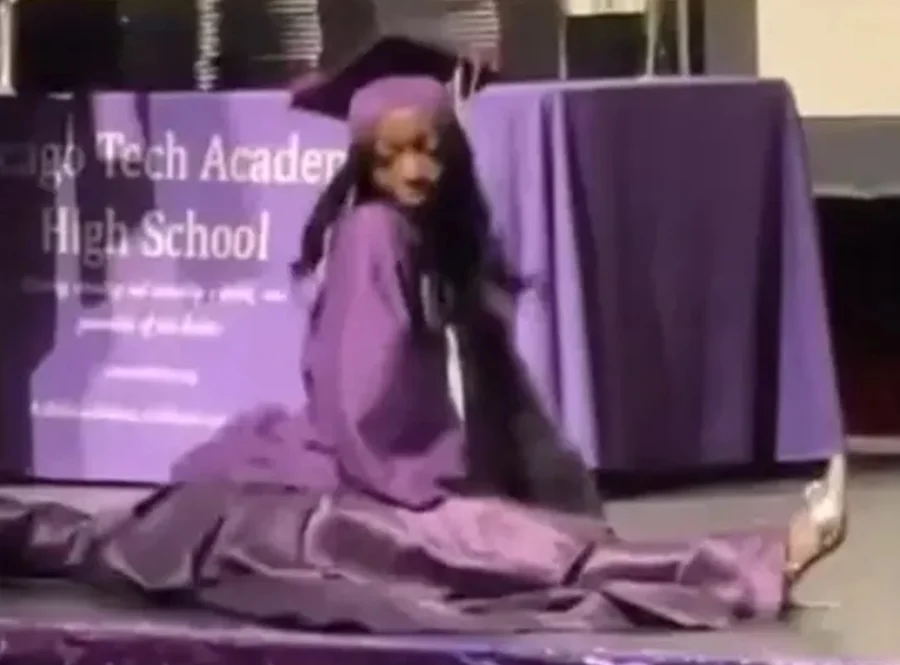 Estudante faz dança “sexy” em formatura e fica sem diploma Estudante faz dança “sexy” em formatura e fica sem diploma