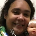 Mulher que fingia ser criança segue presa e fará exame psiquiátrico
