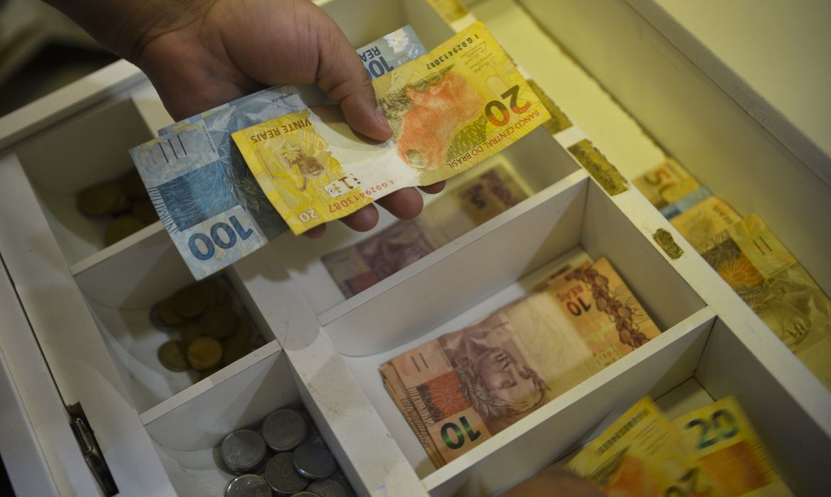 Caixa paga Bolsa Família a beneficiários com NIS de final 8 Caixa paga Bolsa Família a beneficiários com NIS de final 8