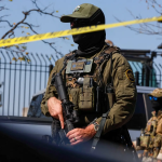Agente do ICE mata a tiros motorista mexicano no Texas durante abordagem de veículo Agente do ICE mata a tiros motorista mexicano no Texas durante abordagem de veículo