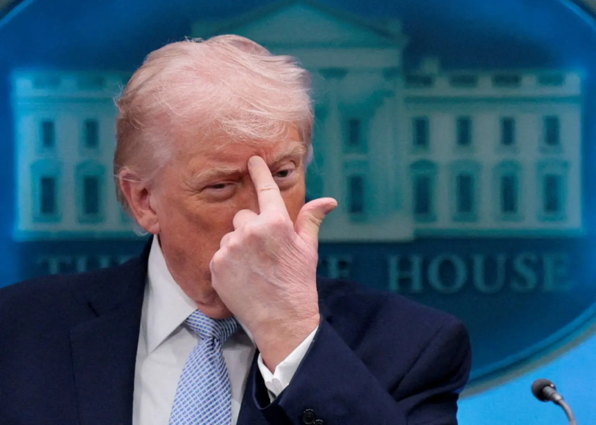 Operador de teleprompter de Trump é investigado por usar informação privilegiada