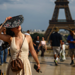 Incêndio florestal assola região próxima a Paris em meio a onda de calor na Europa