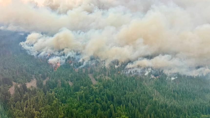 Canadá se prepara para evacuar comunidade em Ontário enquanto incêndios sufocam EUA Canadá se prepara para evacuar comunidade em Ontário enquanto incêndios sufocam EUA