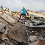Venezuelanos cobram novas eleições após resposta falha a terremoto Venezuelanos cobram novas eleições após resposta falha a terremoto