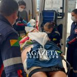 Acidente entre motos no Acre deixa mulher em estado grave Colisão entre motos deixa mulher em estado grave e dois feridos no interior do Acre