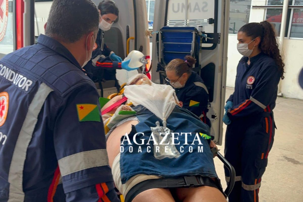 Colisão entre motos deixa mulher em estado grave e dois feridos no interior do Acre