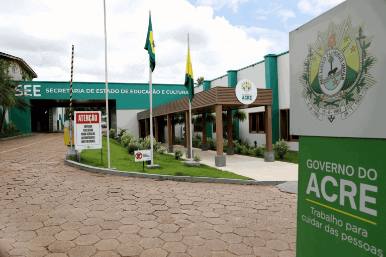 Governo do Acre se manifesta após protesto de servidores da Educação em Rio Branco