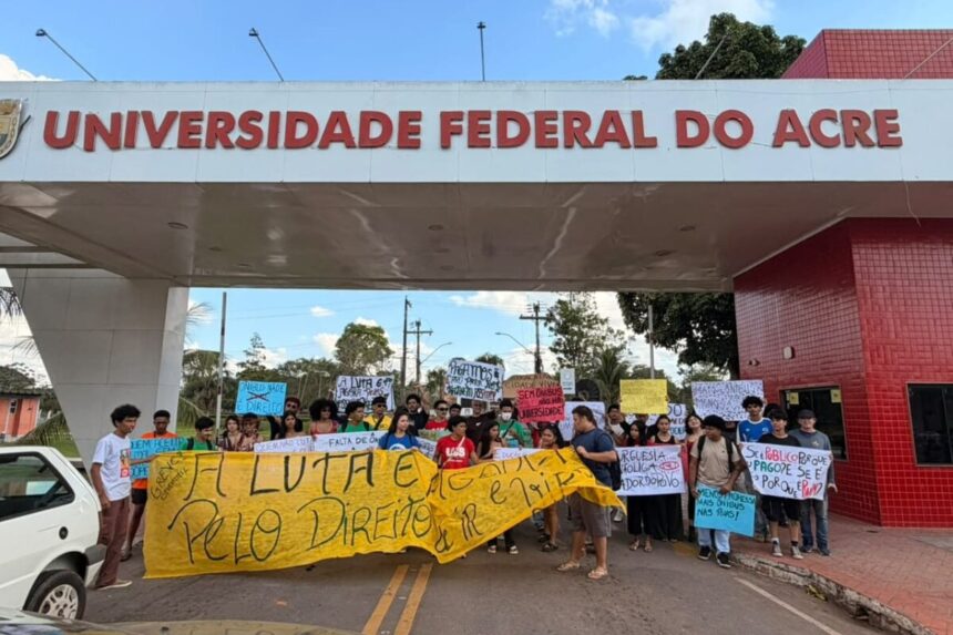 Ufac volta a suspender aulas presenciais devido à crise no transporte coletivo
