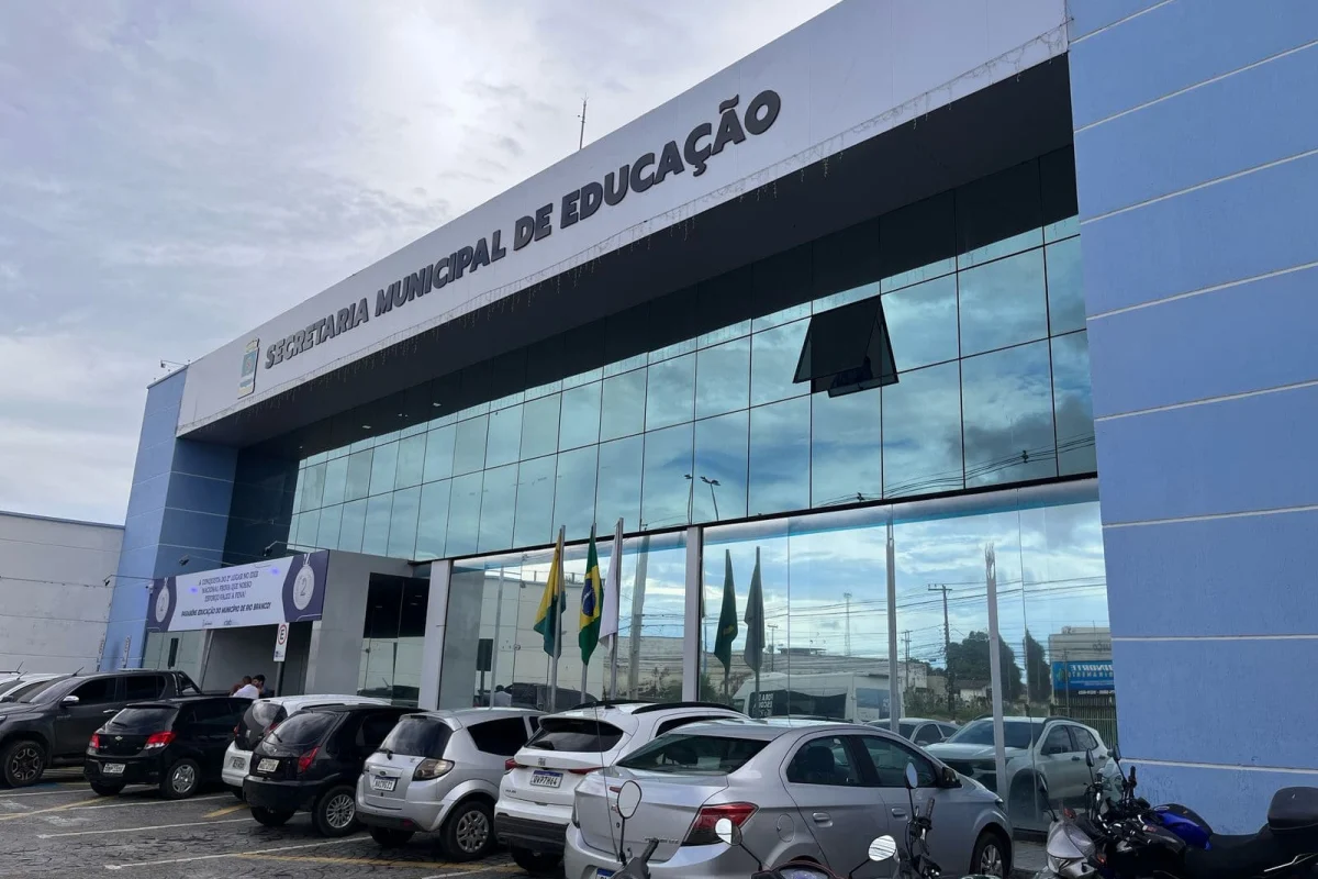 Prefeitura de Rio Branco convoca aprovados em processos seletivos da Educação para lotação; veja nomes