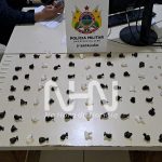 Suspeito tenta esconder sacola com drogas, mas acaba preso pela Força Tática em Rio Branco Suspeito tenta esconder sacola com drogas, mas acaba preso pela Força Tática em Rio Branco