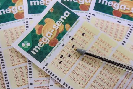 Ninguém acerta as seis dezenas e prêmio da Mega-Sena vai a R$ 38 milhões Ninguém acerta as seis dezenas e prêmio da Mega-Sena vai a R$ 38 milhões