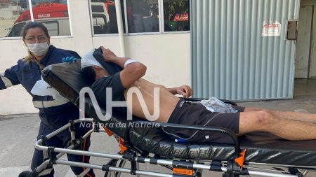 Jovem fica ferido após colisão entre Saveiro e três caminhões na BR-364, entre Sena Madureira e Rio Branco Jovem fica ferido após colisão entre Saveiro e três caminhões na BR-364, entre Sena Madureira e Rio Branco