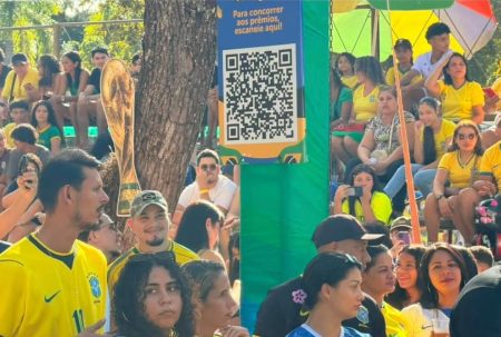 Prefeitura sorteia prêmios em Pix para torcedores reunidos na Praça da Revolução Prefeitura sorteia prêmios em Pix para torcedores reunidos na Praça da Revolução