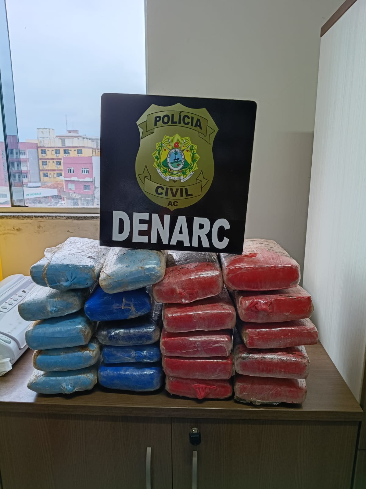 PCAC apreende mais de 21 quilos de skunk escondidos em portas de veículo transportado por cegonha na BR-364 PCAC apreende mais de 21 quilos de skunk escondidos em portas de veículo transportado por cegonha na BR-364