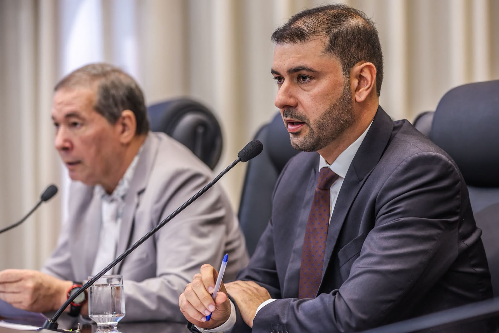 Em aprovação histórica, ALEAC corrige distorções de décadas e fortalece direitos dos servidores estaduais Em aprovação histórica, ALEAC corrige distorções de décadas e fortalece direitos dos servidores estaduais
