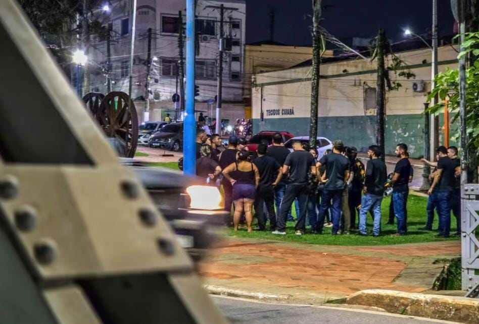 Protesto na Ponte JK chega ao fim; comissão segue para reunião no Iapen Protesto na Ponte JK chega ao fim; comissão segue para reunião no Iapen