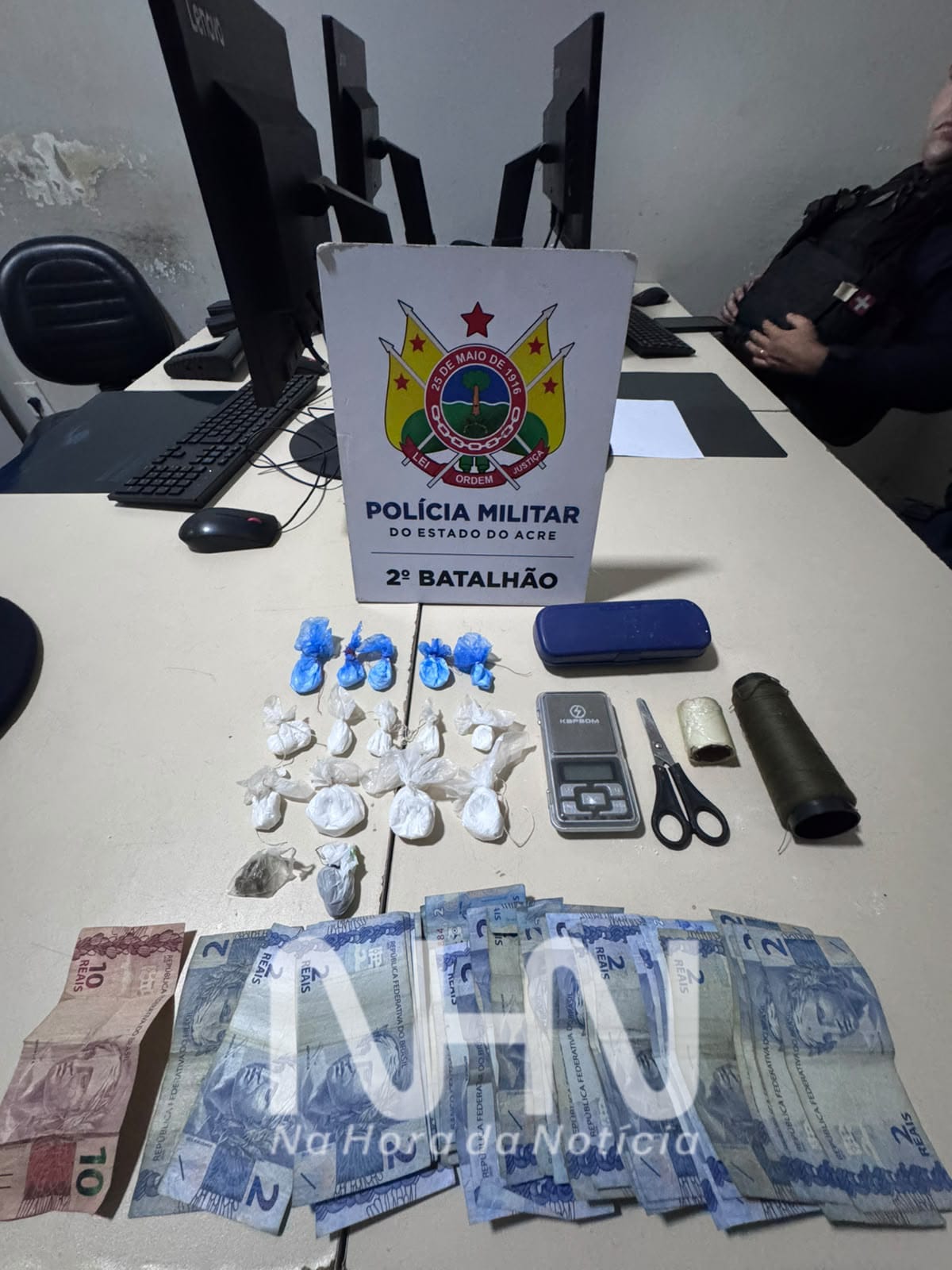 Adolescente de 17 anos reage à abordagem, agride policiais e acaba apreendido por tráfico pela Força Tática em Rio Branco Adolescente de 17 anos reage à abordagem, agride policiais e acaba apreendido por tráfico pela Força Tática em Rio Branco