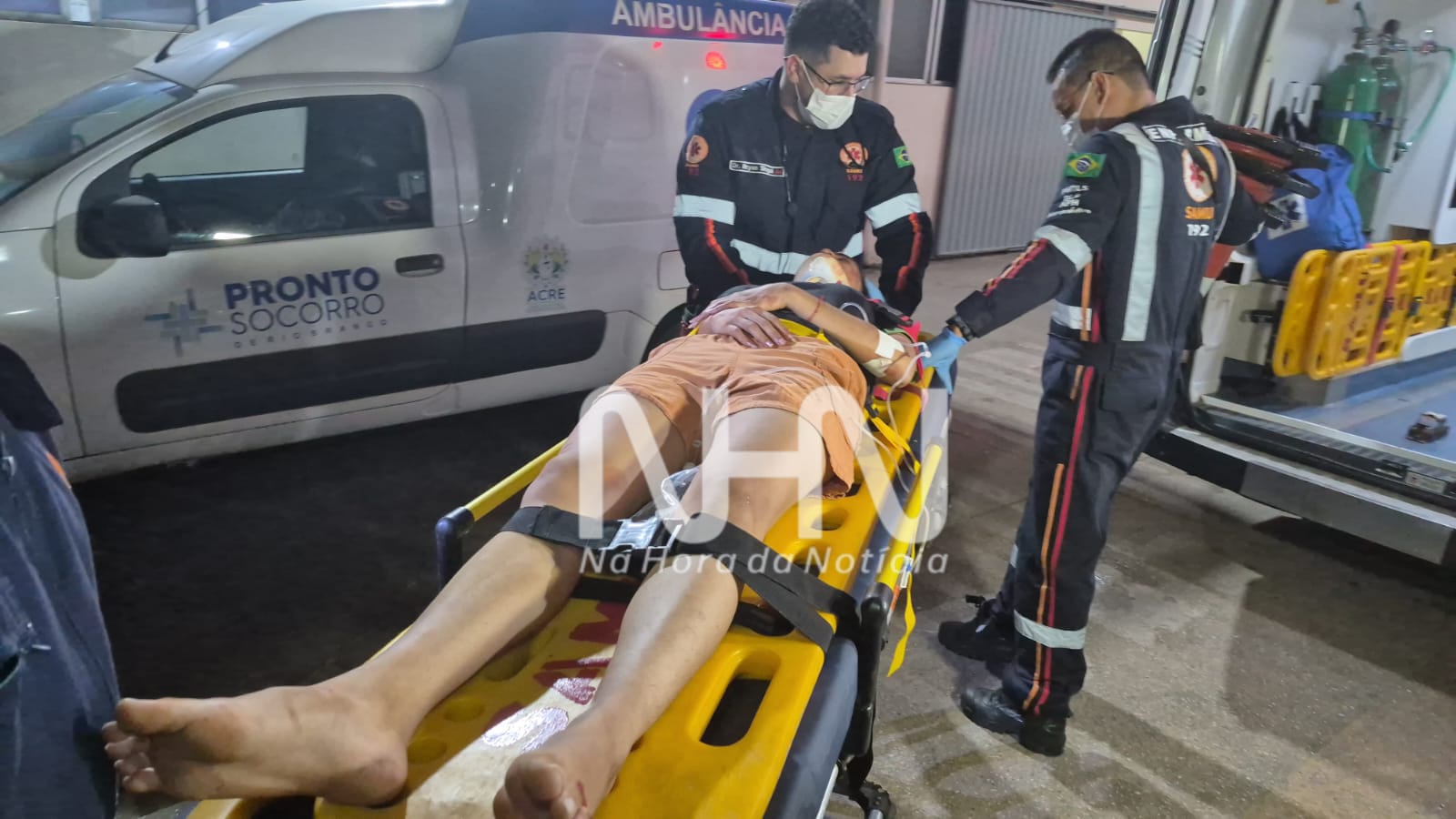 Jovem sofre traumatismo craniano após acidente envolvendo motocicleta e bicicleta na Vila Benfica, em Rio Branco