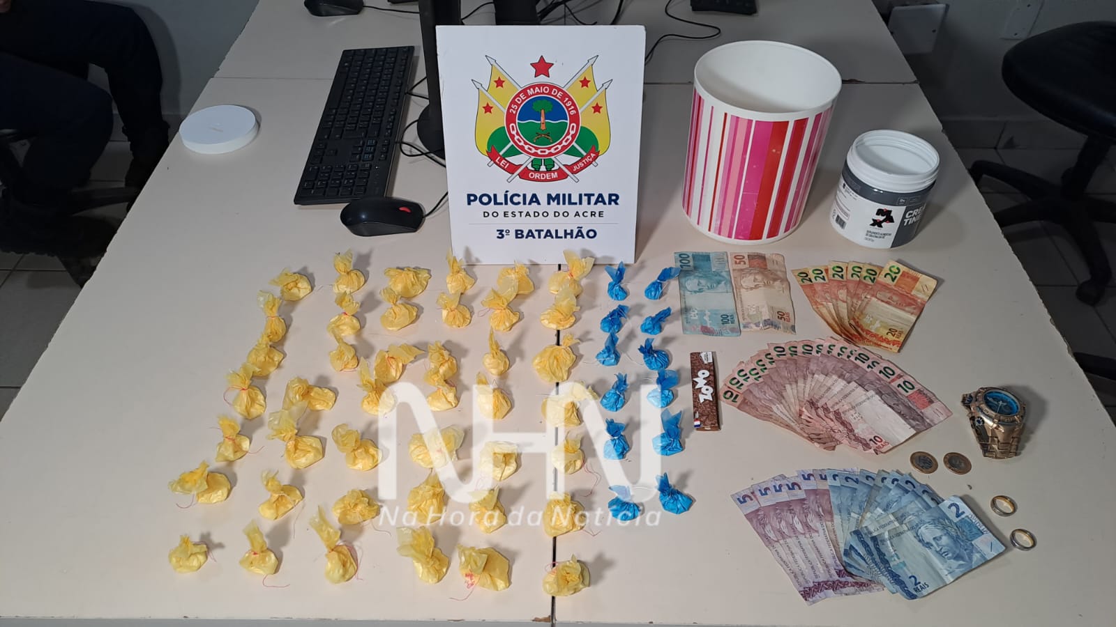 Força Tática flagra suspeito manipulando drogas e prende monitorado por tráfico no bairro Jorge Lavocat, em Rio Branco