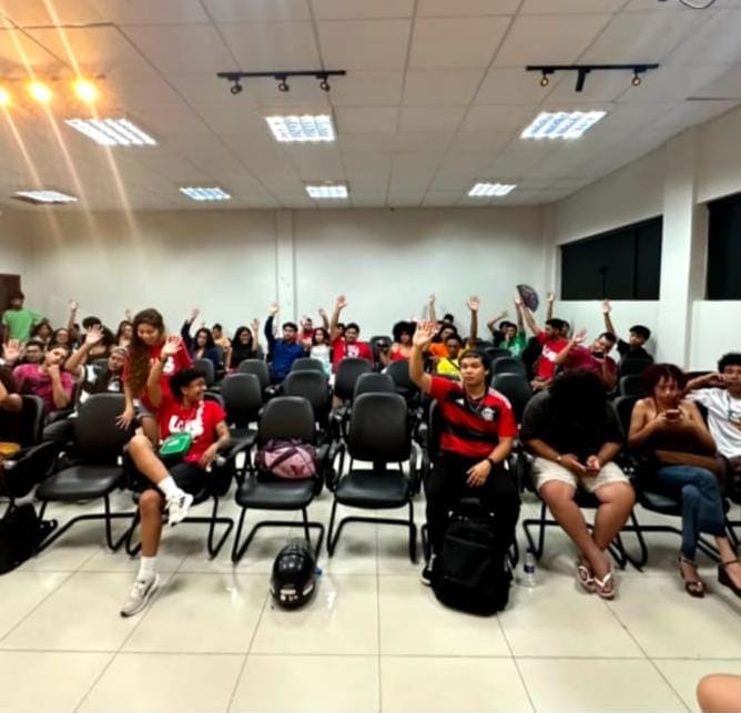 Estudantes da Ufac aprovam greve por tempo indeterminado contra transporte público em Rio Branco
