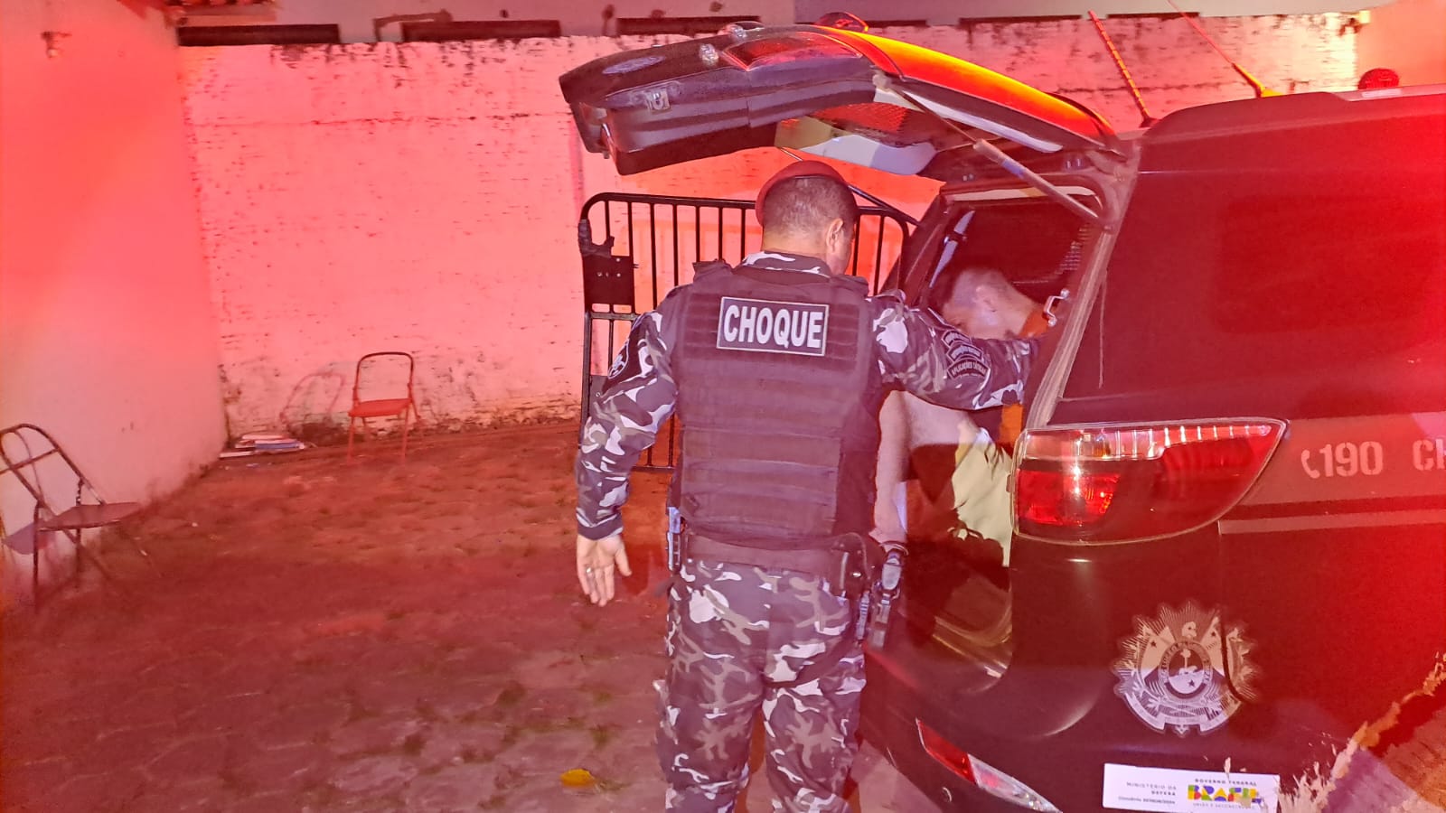 Foragido da Justiça é preso pelo BOPE após perseguição e abandono de drogas no bairro Vitória, em Rio Branco