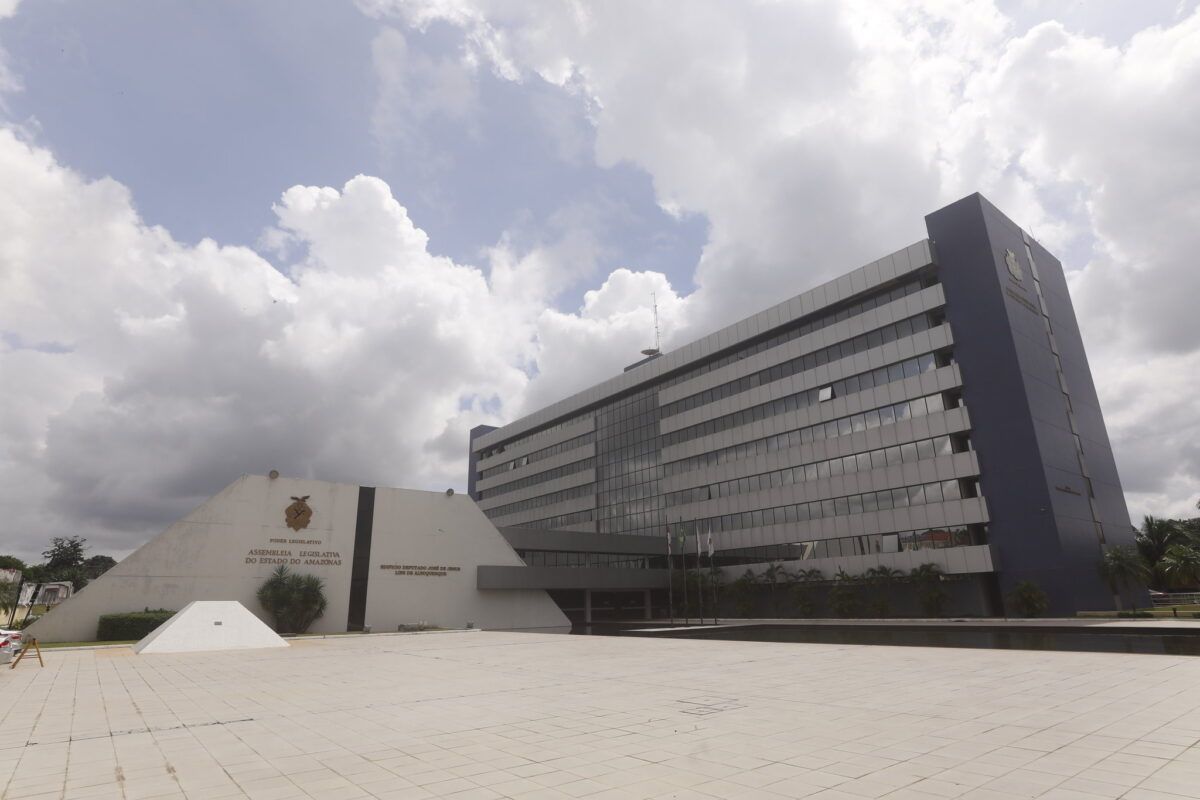 Flávio Dino suspende regra da Aleam e manda realizar nova eleição para presidência Flávio Dino suspende regra da Aleam e manda realizar nova eleição para presidência