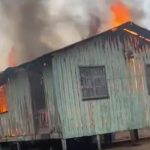 Incêndio consome residência no bairro João Alves, em Cruzeiro do Sul