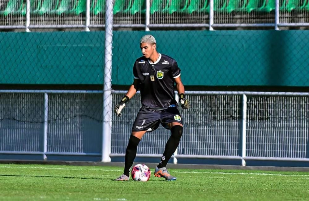 Jovem goleiro Jhonatan acerta saída do Galvez e vai ao Planaltina‑DF