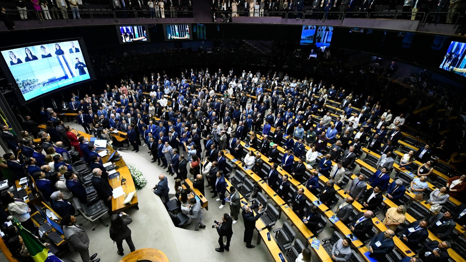 PF aponta que Presidência da Câmara deu suporte a desvios de emendas em favor de Eduardo Cunha PF aponta que Presidência da Câmara deu suporte a desvios de emendas em favor de Eduardo Cunha