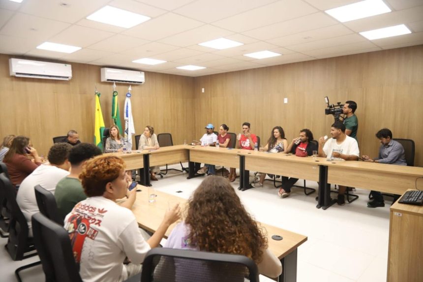 Prefeitura, Ufac e estudantes discutem reforço no transporte coletivo em Rio Branco