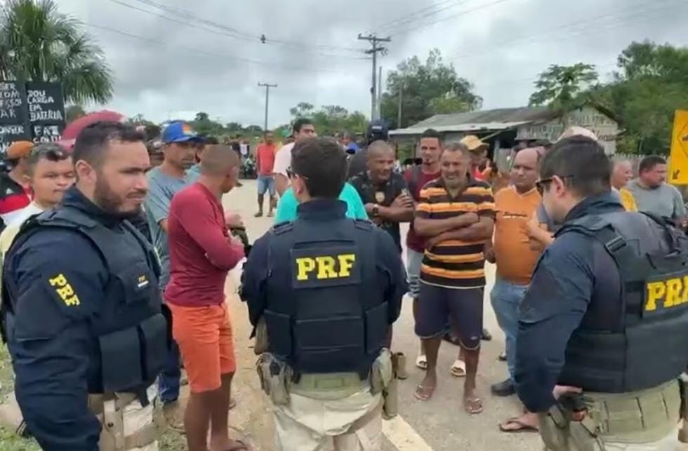 Após acordo com Deracre, manifestantes liberam trecho da BR‑364 perto de Cruzeiro do Sul