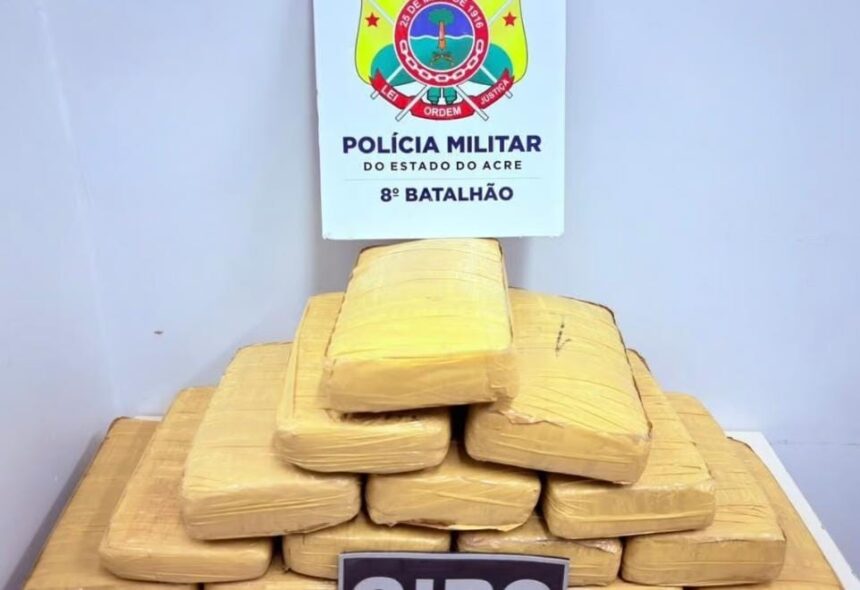 PM apreende quase 16 kg de maconha e prende acusado de tráfico em Sena Madureira PM apreende quase 16 kg de maconha e prende acusado de tráfico em Sena Madureira